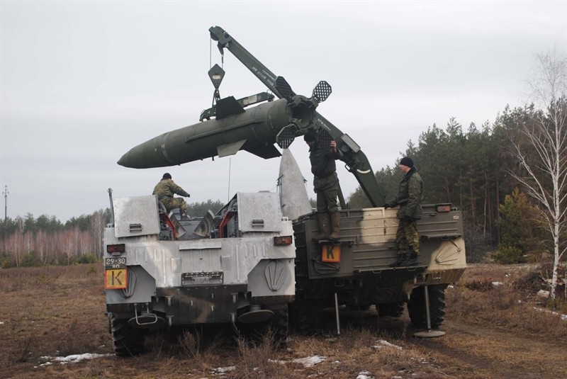 Belarus chuyen hang loat vu khi hang nang den tuyen bien gioi sat NATO-Hinh-8
