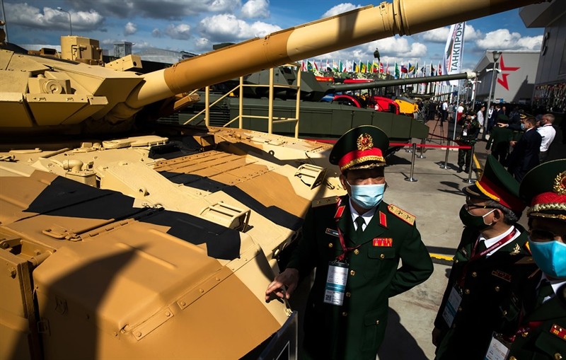 Doan Viet Nam quan sat xe tang T-90MS tai Army 2020-Hinh-3