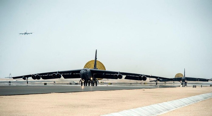 B-52 My thoai mai ra vao khong phan Ukraine, Nga nong mat-Hinh-12
