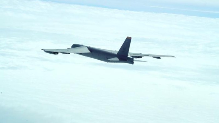 B-52 My thoai mai ra vao khong phan Ukraine, Nga nong mat-Hinh-13
