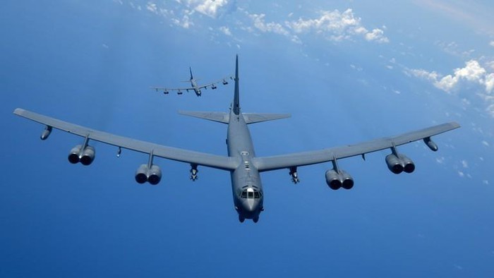 B-52 My thoai mai ra vao khong phan Ukraine, Nga nong mat-Hinh-14