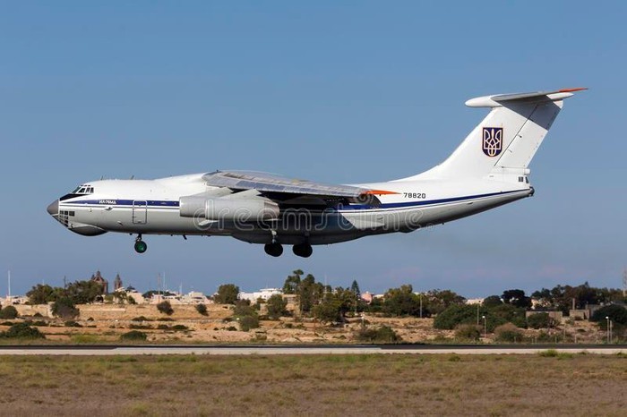 Nhieu nuoc them muon, Ukraine lai ban dau gia may bay van tai Il-76-Hinh-7