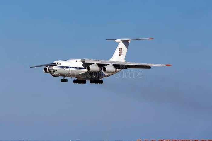 Nhieu nuoc them muon, Ukraine lai ban dau gia may bay van tai Il-76-Hinh-8