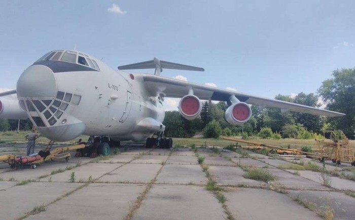 Nhieu nuoc them muon, Ukraine lai ban dau gia may bay van tai Il-76