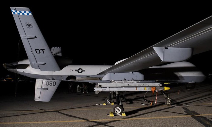 UAV MQ-9 Reaper phong AIM-9X diet gon muc tieu ten lua hanh trinh