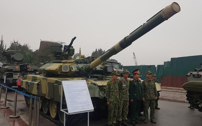 Tuong dai xe tang T-90 o Lu doan 201 khien bao Nga thich thu-Hinh-14