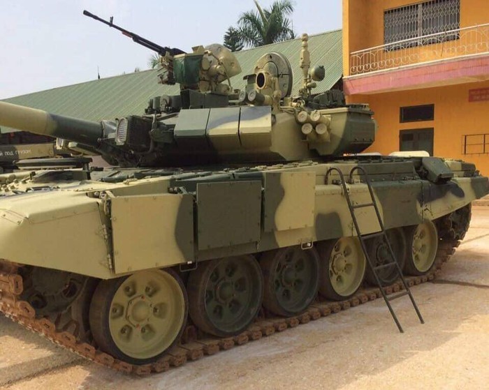 Tuong dai xe tang T-90 o Lu doan 201 khien bao Nga thich thu-Hinh-15