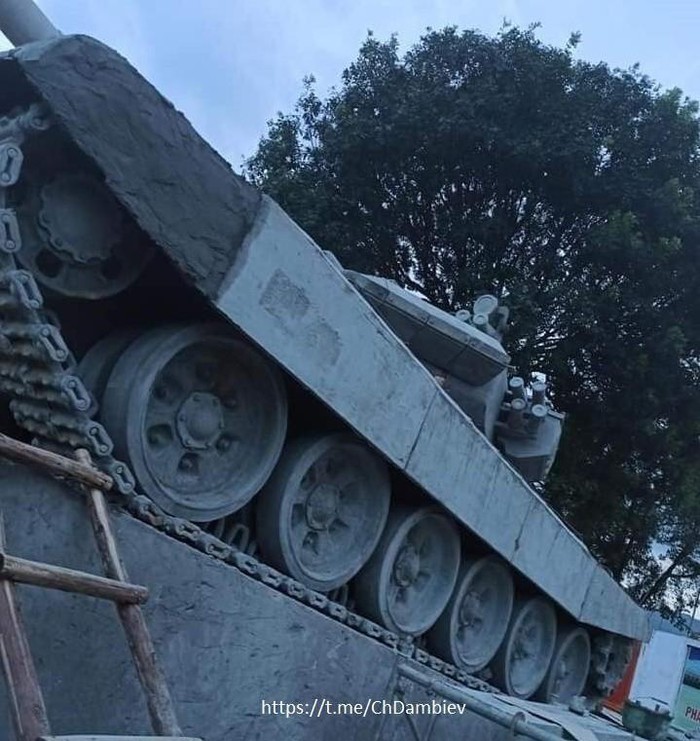 Tuong dai xe tang T-90 o Lu doan 201 khien bao Nga thich thu-Hinh-2