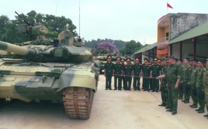 Tuong dai xe tang T-90 o Lu doan 201 khien bao Nga thich thu-Hinh-9