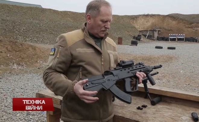 Quan doi Ukraine trang bi sung truong Malyuk thay the AK-47 huyen thoai