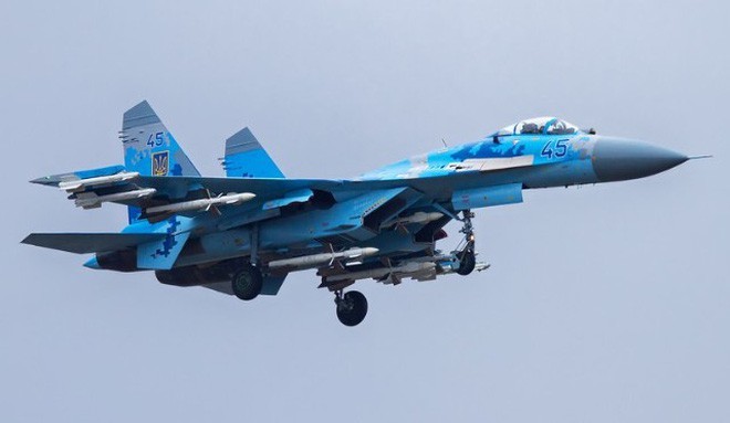 Phi cong Su-27 Ukraine tung suyt ban roi Il-20 cua Nga nhu the nao?-Hinh-5