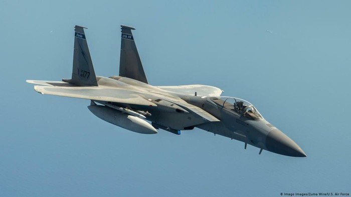 Ly giai vu F-15C xa het ten lua gia 4,5 trieu USD xuong bien-Hinh-13