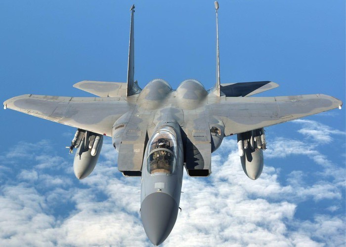 Ly giai vu F-15C xa het ten lua gia 4,5 trieu USD xuong bien-Hinh-4