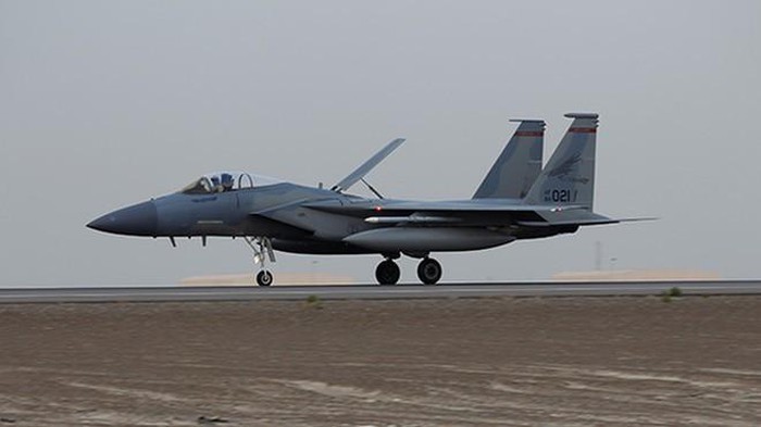 Ly giai vu F-15C xa het ten lua gia 4,5 trieu USD xuong bien-Hinh-8