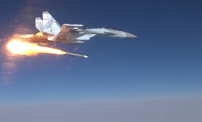Tiem kich Su-35 phong ten lua tam sieu xa R-37M, F-35 coi chung!-Hinh-2