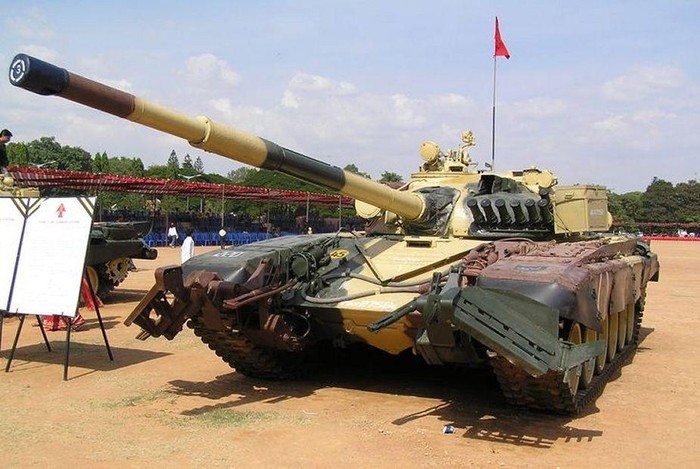 Xe tang T72, T-90 An Do co thuc su 
