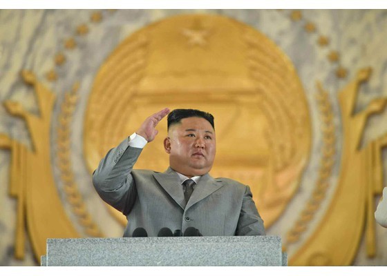 Quan doi Trieu Tien duyet binh hoanh trang, vi sao ong Kim Jong Un roi le?-Hinh-2