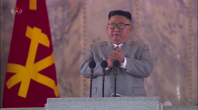 Quan doi Trieu Tien duyet binh hoanh trang, vi sao ong Kim Jong Un roi le?