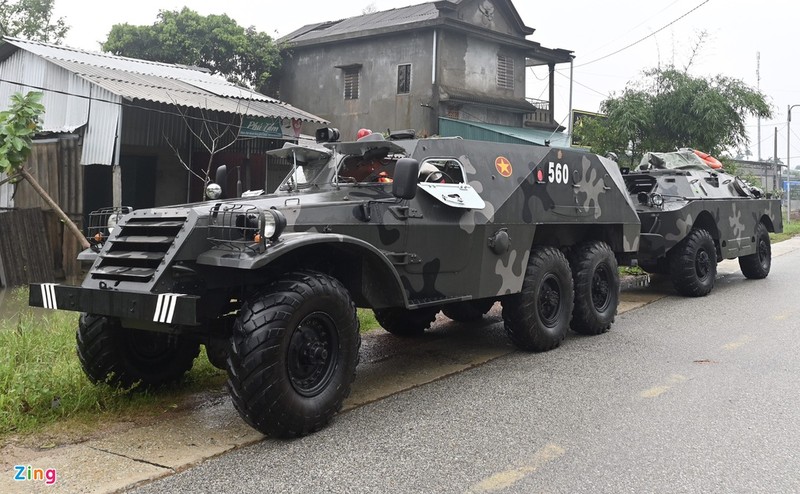 Xe boc thep BTR152, BRDM2 ap sat hien truong sat lo thuy dien Rao Trang 3-Hinh-4