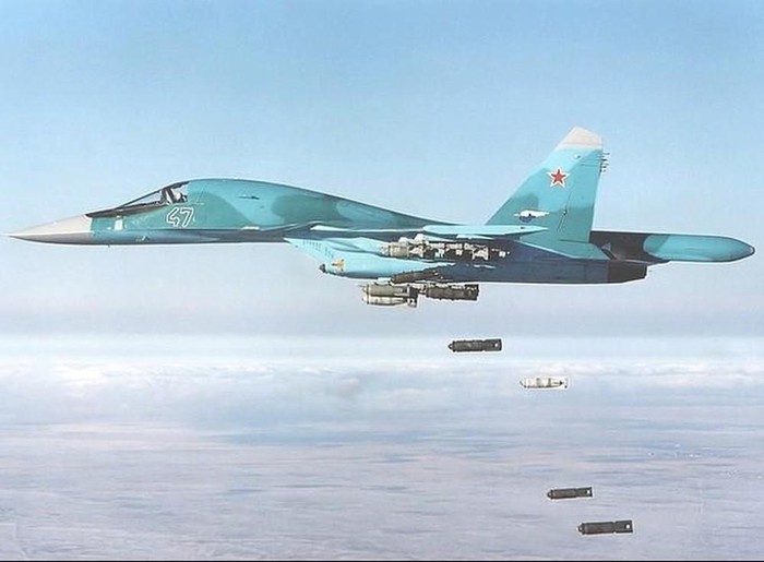 Tiem kich bom Su-34 Nga luyen khong chien o do cao khong tuong-Hinh-14