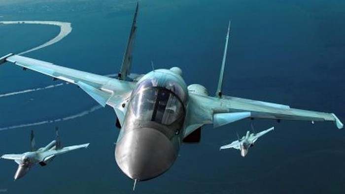 Tiem kich bom Su-34 Nga luyen khong chien o do cao khong tuong-Hinh-2