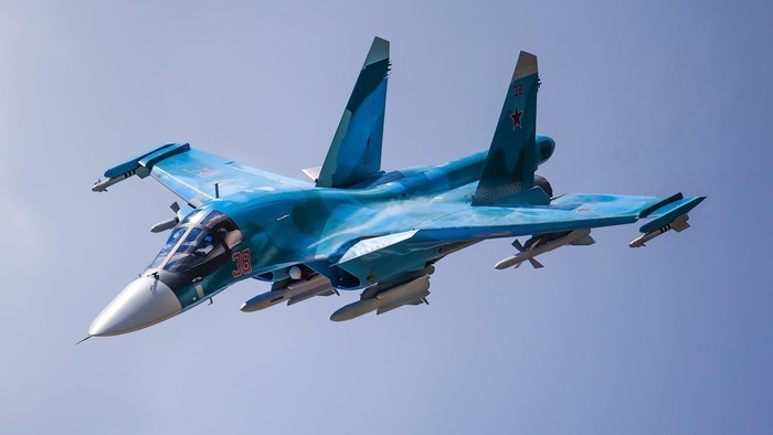 Tiem kich bom Su-34 Nga luyen khong chien o do cao khong tuong-Hinh-7