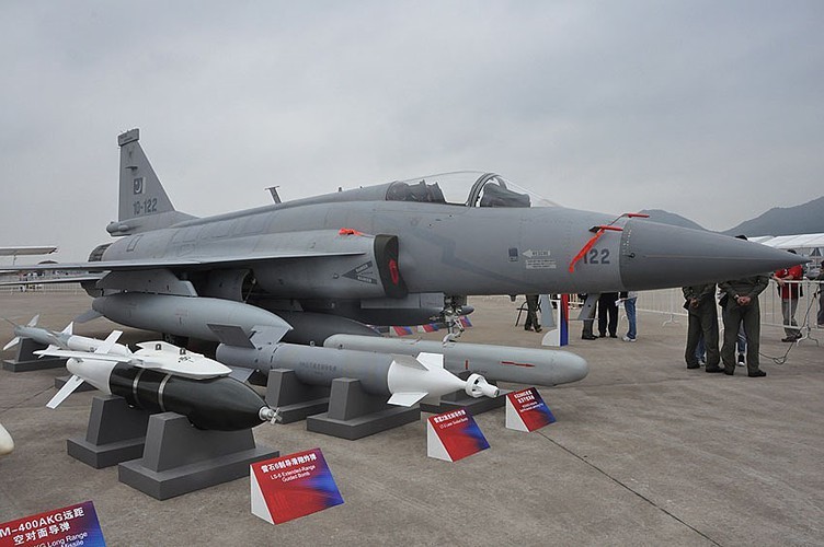 JF-17 thi nhau 