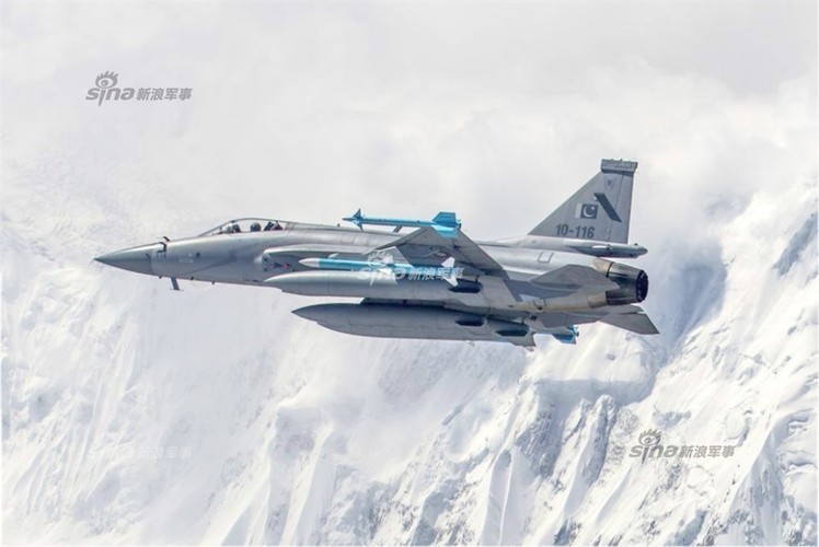 JF-17 thi nhau 