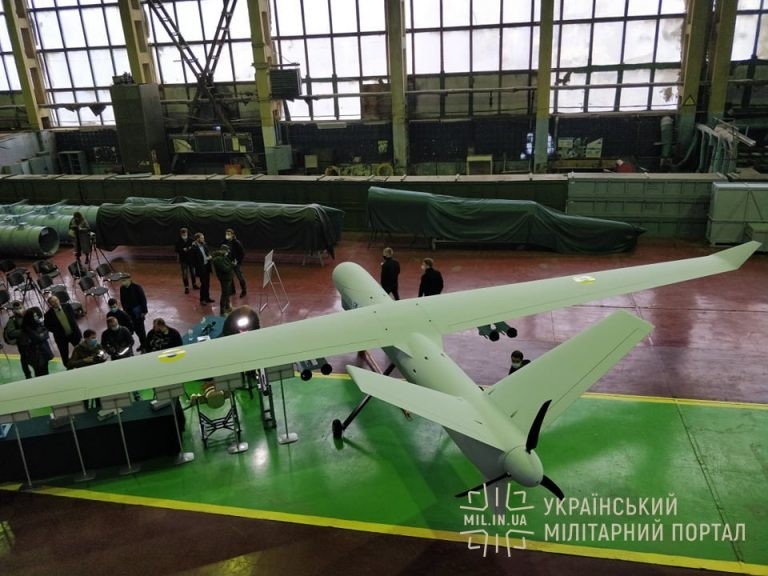 Ukraine trinh lang UAV tan cong Sokol-300 