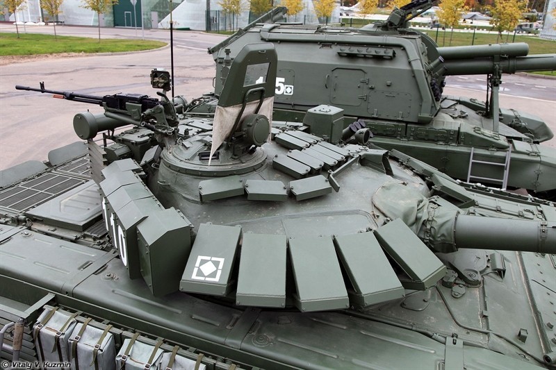 Nga dung xe tang T-72B3M lam doi trong voi K2 tai Kaliningrad-Hinh-9