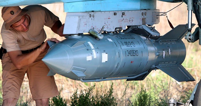 Biet gi ve sieu bom KAB-500S-E Nga vua san phang can cu phien quan Syria-Hinh-9
