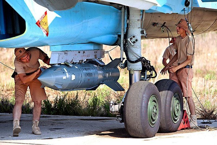 Biet gi ve sieu bom KAB-500S-E Nga vua san phang can cu phien quan Syria