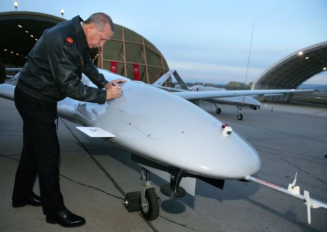 UAV TB2 Tho Nhi Ky duoc chuyen toi Ukraine, chuan bi tan cong Donbass-Hinh-8