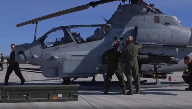 Luc quan My pho dien suc manh truc thang tan cong AH-1Z Viper-Hinh-5