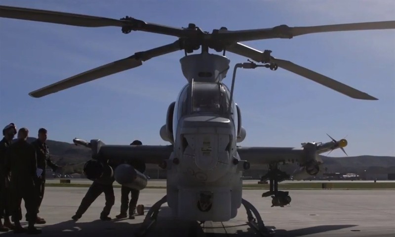 Luc quan My pho dien suc manh truc thang tan cong AH-1Z Viper-Hinh-7