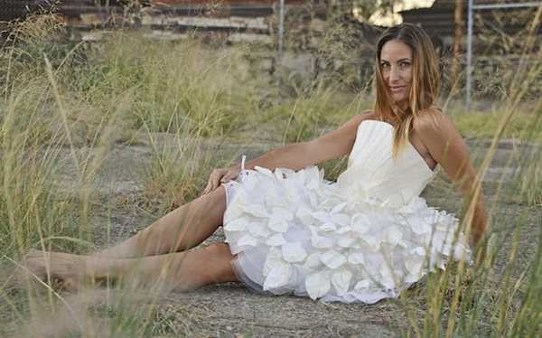 Váy trắng độc đáo đính hoa 3D dự tiệc V7140 | The Queen Fashion