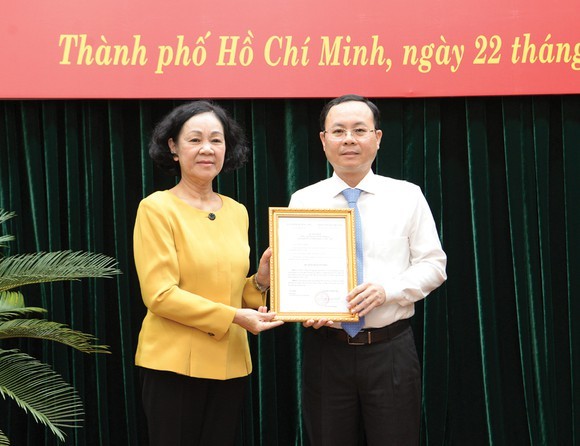 Tan Pho Bi thu Thanh uy TPHCM nhiem ky 2020-2025 la ai?