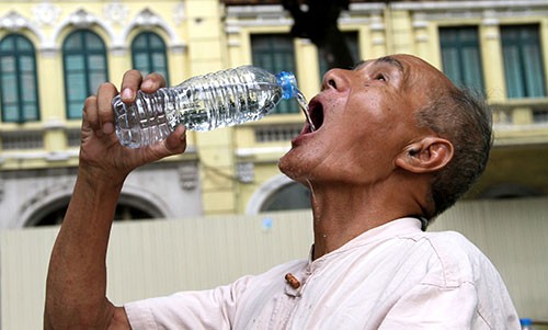 Uóng nuóc mùa hè ít hay nhièu cũng dèu sinh bẹnh