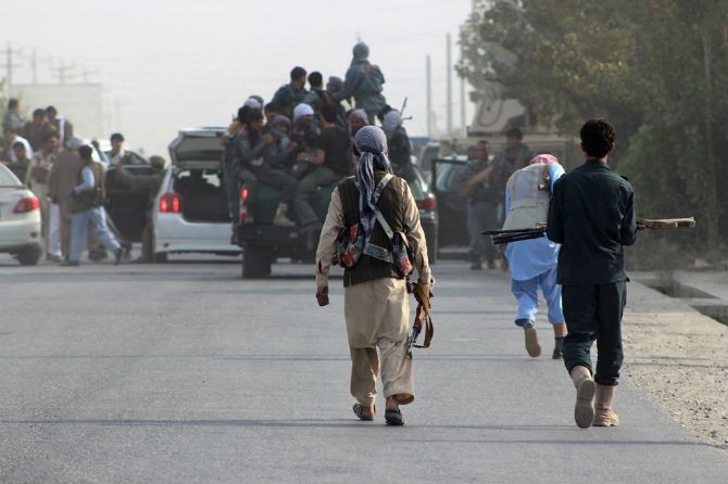 Canh thanh pho Kunduz sau khi bi Taliban danh chiem-Hinh-4