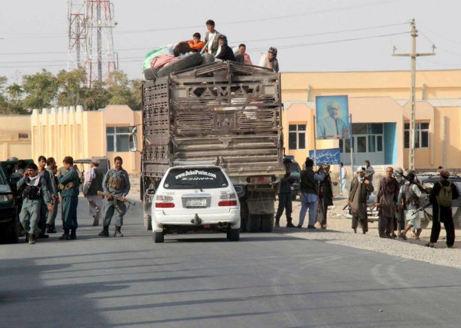 Canh thanh pho Kunduz sau khi bi Taliban danh chiem-Hinh-7