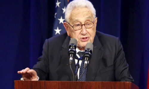 Cuu Ngoai truong My Henry Kissinger: Hay de Nga danh bai IS