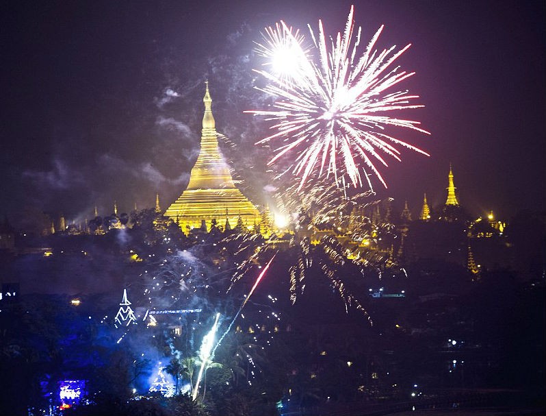 Choang ngop man trinh dien phao hoa nam moi 2016 ruc ro-Hinh-10