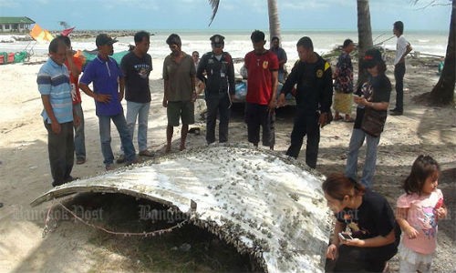 Can canh manh vo nghi cua may bay MH370 o Thai Lan