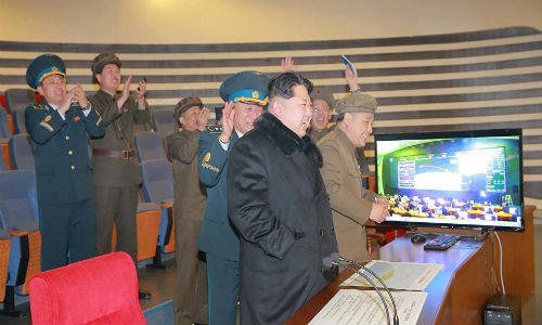 Ong Kim Jong-un muon phong them nhieu ve tinh len qui dao