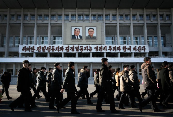 Trien lam hoa Kimjongilia mung sinh nhat ong Kim Jong-il-Hinh-2
