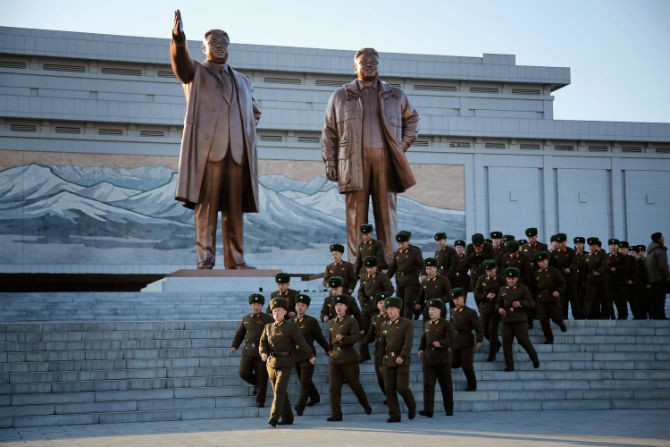 Trien lam hoa Kimjongilia mung sinh nhat ong Kim Jong-il-Hinh-4