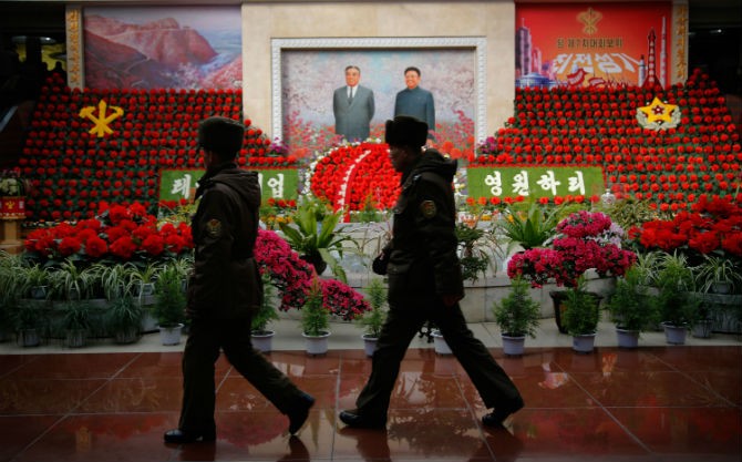 Trien lam hoa Kimjongilia mung sinh nhat ong Kim Jong-il-Hinh-7