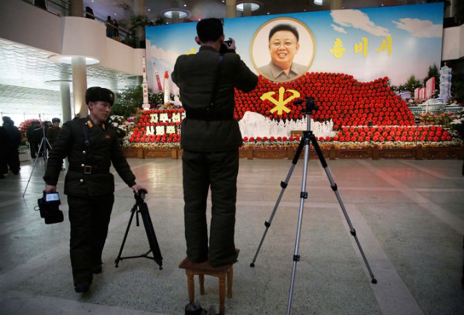 Trien lam hoa Kimjongilia mung sinh nhat ong Kim Jong-il