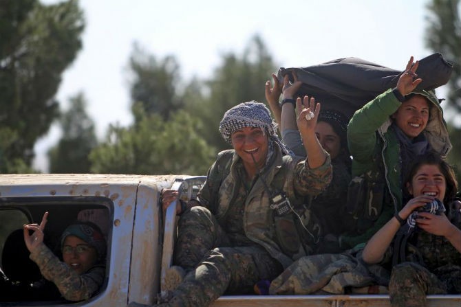 Cuoc song cua chien binh SDF tren chien truong Syria-Hinh-2