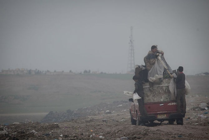 Nhoi long canh boi rac muu sinh cua tre em Iraq-Hinh-12